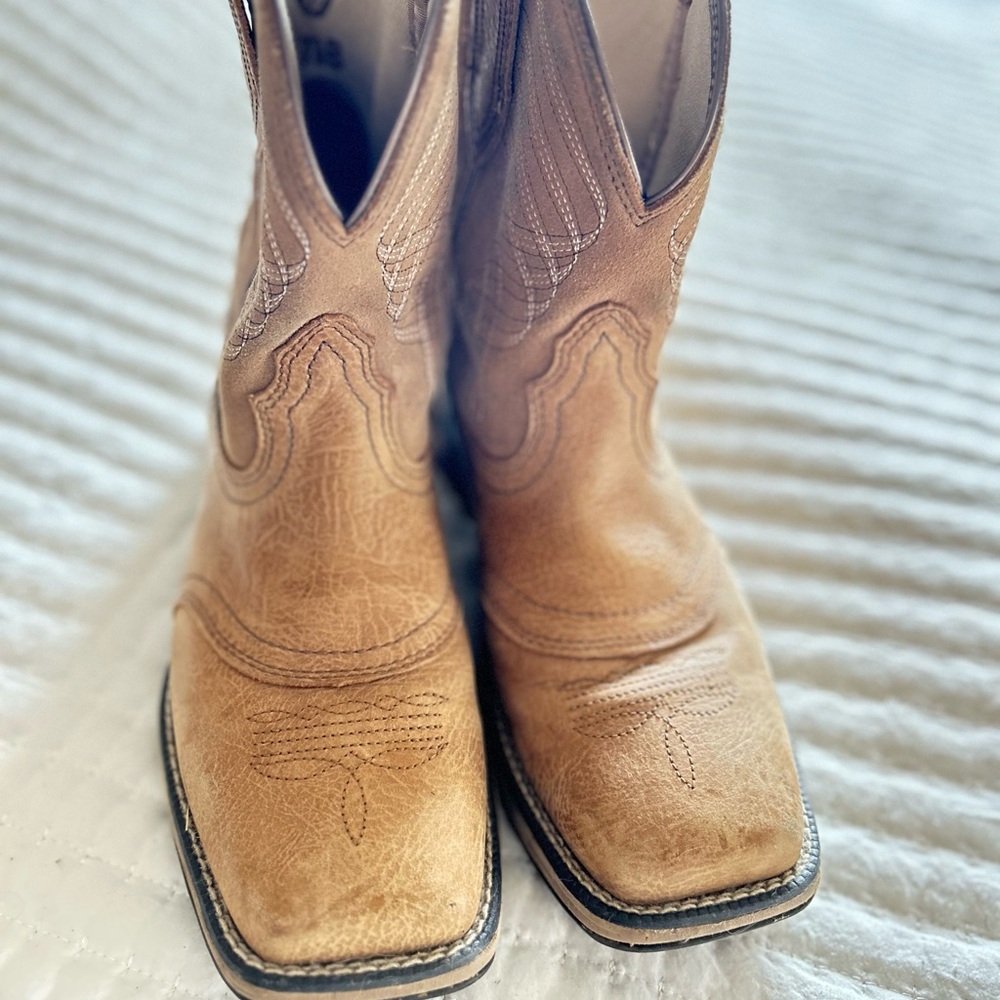Ariat Anthem Shortie Western Boots- Cottage